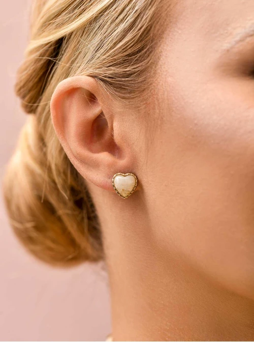 Kolczyki kremowe serduszka, stal pozłacana  S209810Z12