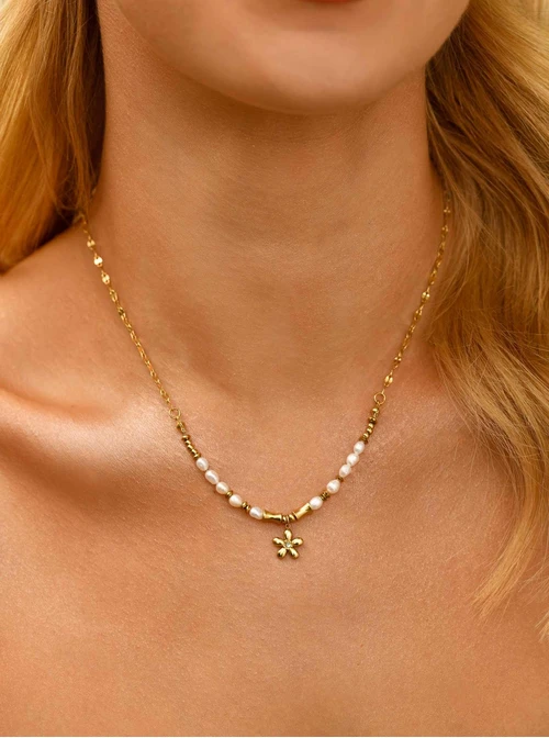 Naszyjnik kwiatuszek, perełki, stal pozłacana S311486Z00