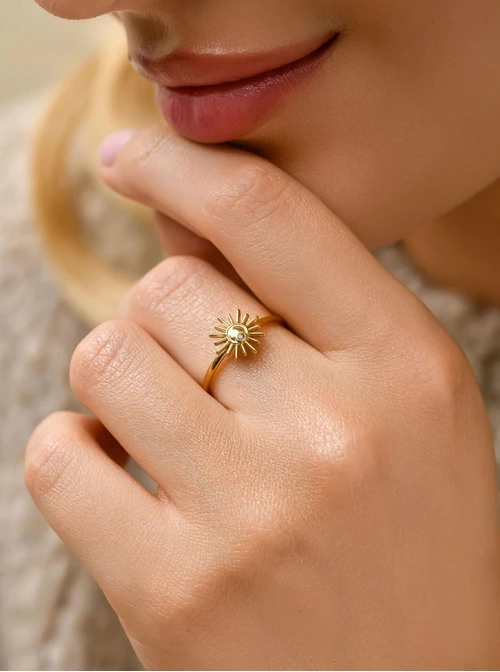 Pierścionek słoneczko z kryształkiem, stal pozłacana S410656Z00