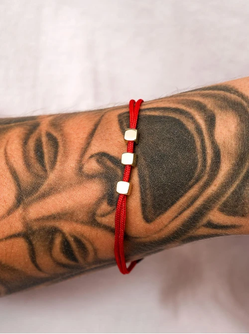 Bransoletka męska, czerwony sznurek, stal pozłacana S111565Z00