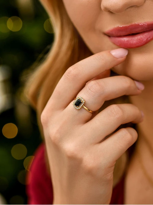 Pierścionek z czarnym kryształkiem, stal pozłacana S411642Z01