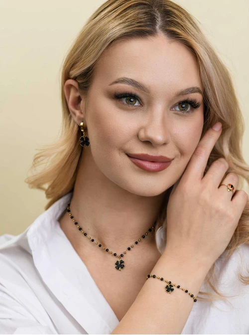 Bransoletka koniczynka, czarne kryształki, stal pozłacana S112698Z01