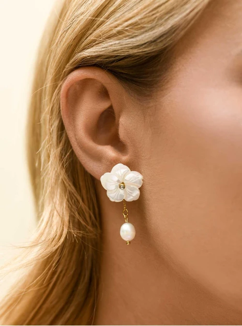 Kolczyki kwiatuszek z perełką, stal pozłacana S212379Z00