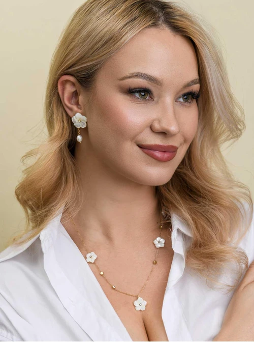 Kolczyki kwiatuszek z perełką, stal pozłacana S212379Z00