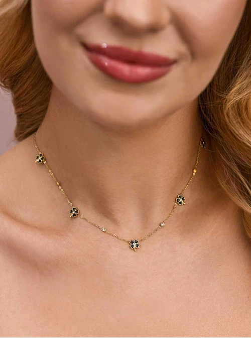 Naszyjnik czarne kwiatuszki, stal pozłacana S312447Z00