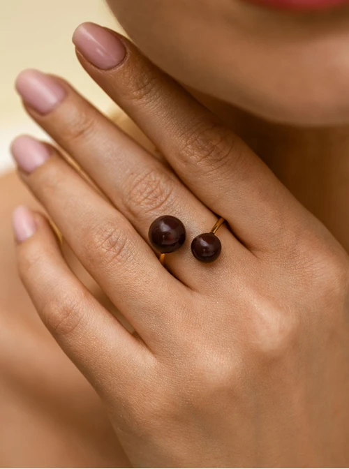 Pierścionek regulowany, brązowe kulki, stal pozłacana S412555Z13-0