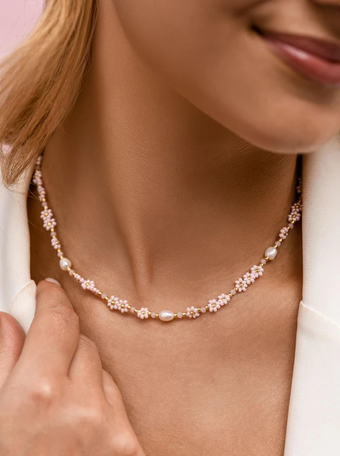 Naszyjnik różowe kwiatuszki, perełki, stal pozłacana S312490Z06