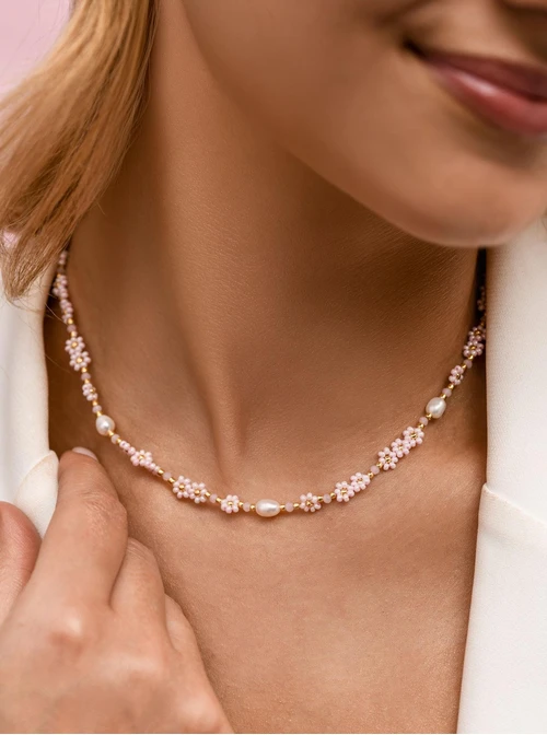 Naszyjnik różowe kwiatuszki, perełki, stal pozłacana S312490Z06