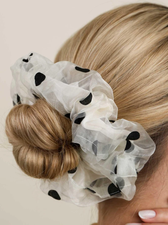 Gumka do włosów typu scrunchie - Biała w czarne grochy, O614333P00