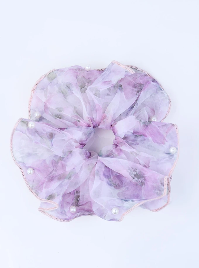 Gumka do włosów typu scrunchie - liliowa w kwiatowy wzór z perełkami, O614308P00