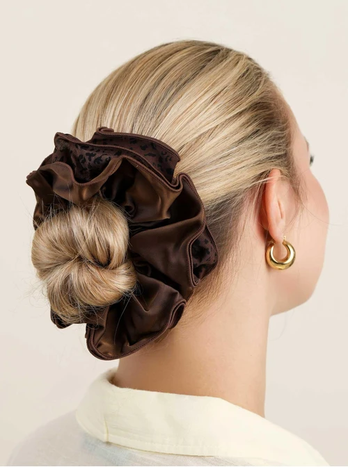 Gumka do włosów typu scrunchie - brązowa, O614317P00