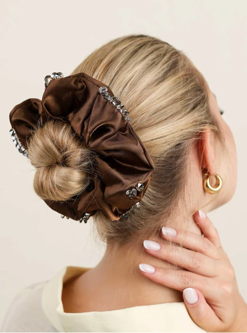Gumka do włosów typu scrunchie - brązowa z kryształkami, O614307P00