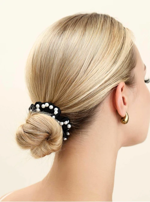 Gumka do włosów typu scrunchie - czarna z perłami, O614288P00