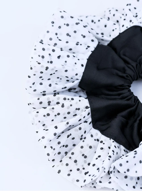 Gumka do włosów typu scrunchie - czarno-biała w kropki, O614322P00