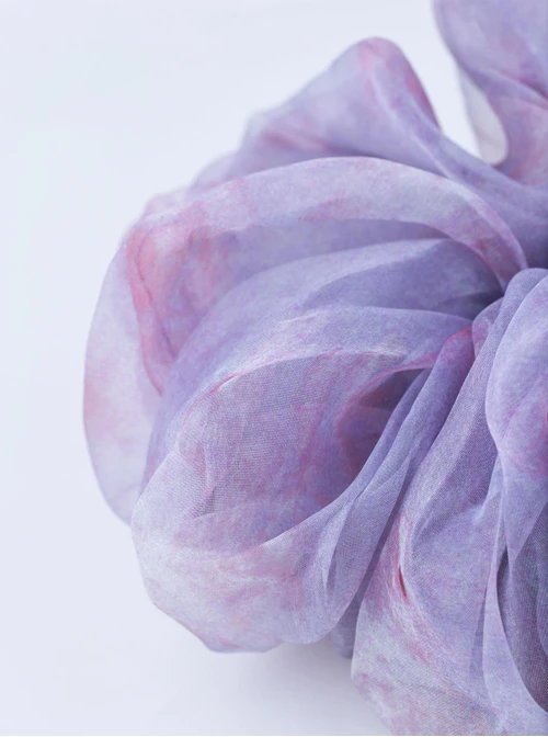 Gumka do włosów typu scrunchie - liliowa w delikatny kwiatowy wzór, O614324P00