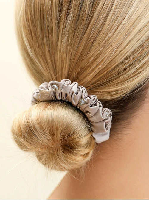 Gumka do włosów typu scrunchie - szampańsko-szara z kryształkami, O614302P00