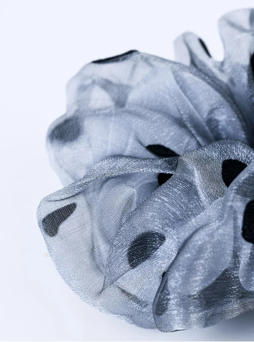 Gumka do włosów typu scrunchie - szara w czarne grochy, O614332P00
