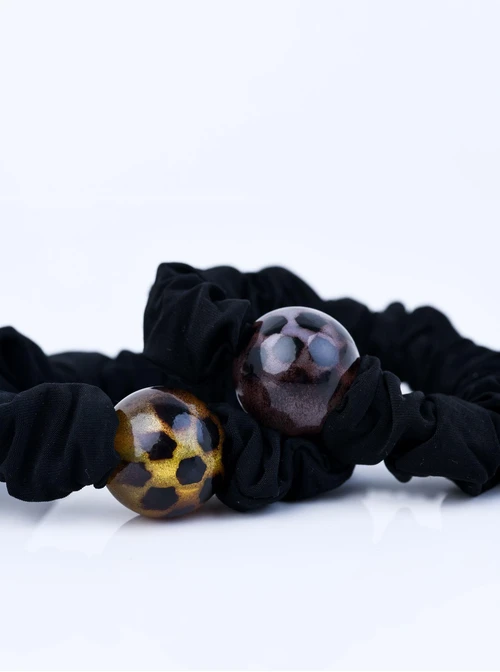 Gumka do włosów z ozdobą - czarna, O614294P00