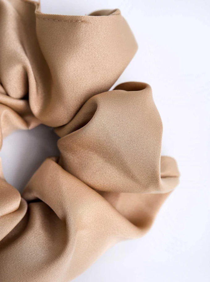 Gumka do włosów typu scrunchie, beżowa O614427P00