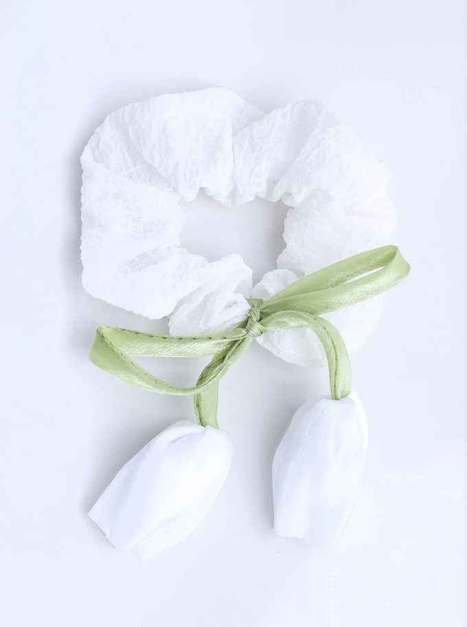 Gumka do włosów typu scrunchie, biała, tulipan O614377P00