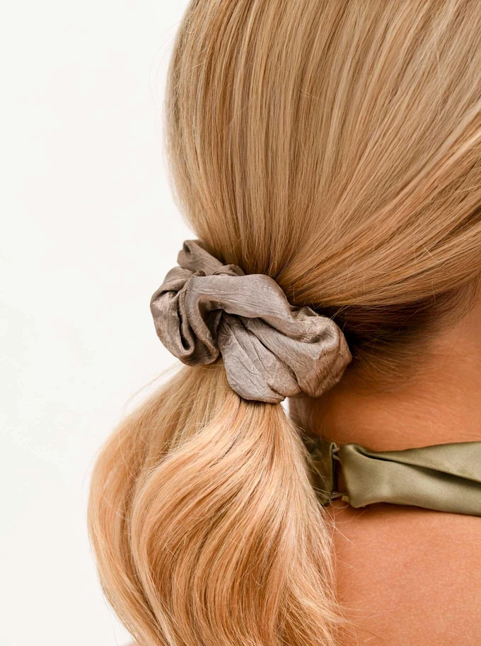 Gumka do włosów typu scrunchie, połyskujący szary O614376P00