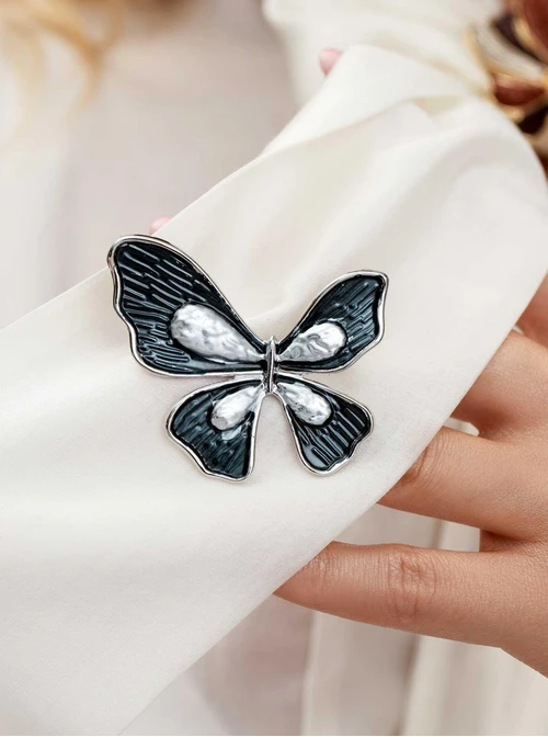 Broszka motyl, czarno-srebrny B713700S00