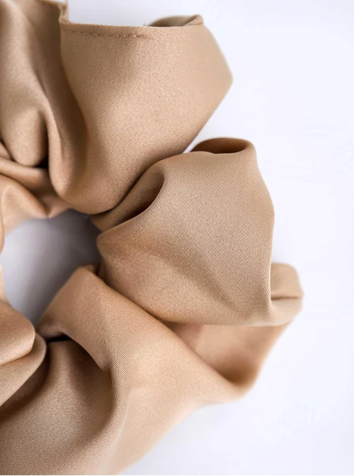 Gumka do włosów typu scrunchie, beżowa O614427P00