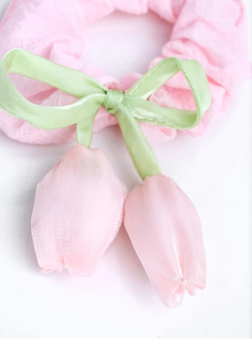 Gumka do włosów typu scrunchie, jasnoróżowa, tulipan O614382P00