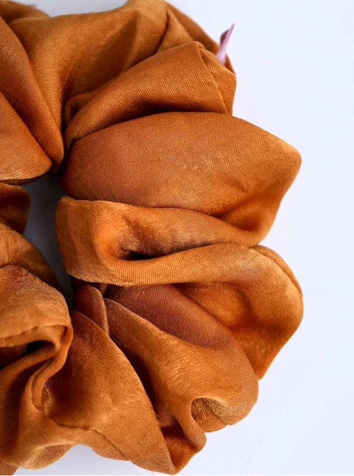 Gumka do włosów typu scrunchie, karmelowa O614416P00