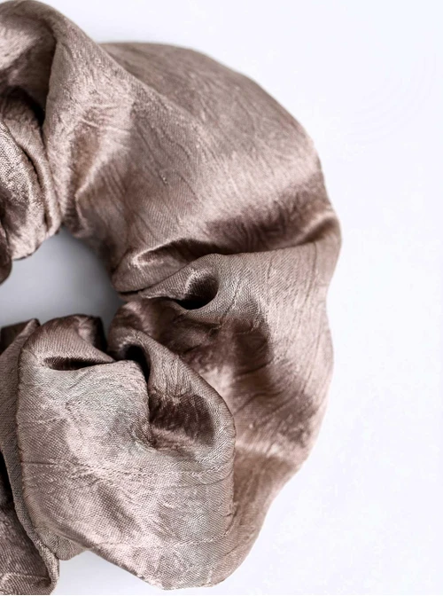 Gumka do włosów typu scrunchie, połyskujący szary O614376P00