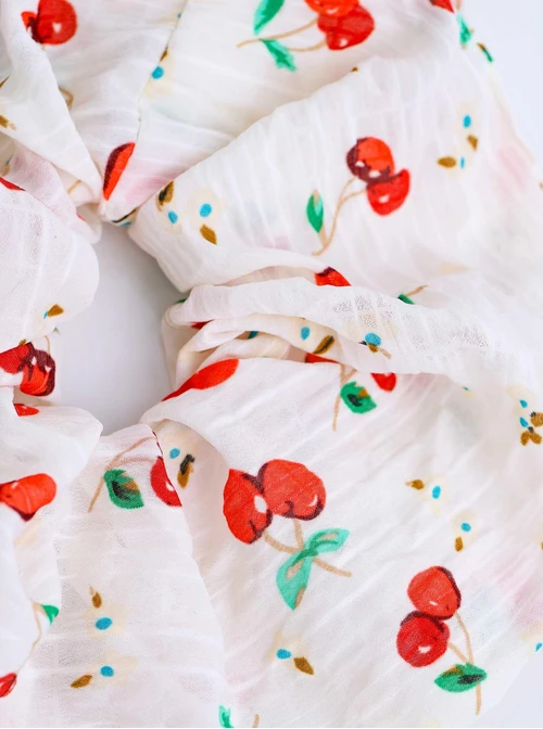 Gumka do włosów typu scrunchie, wisienki, kremowa O614402P00