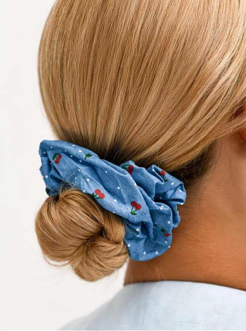 Gumka do włosów typu scrunchie, wisienki, niebieski O614389P00