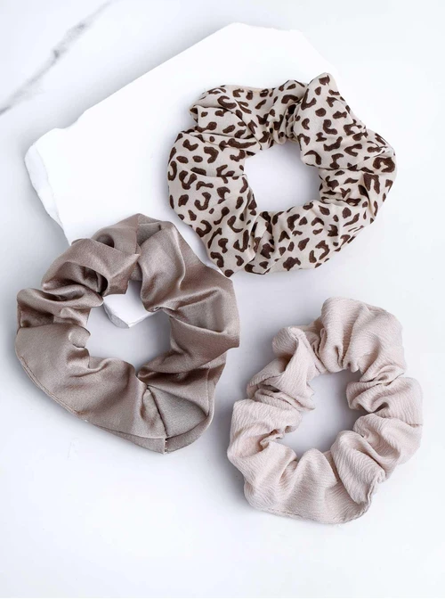 Zestaw gumek do włosów typu scrunchie, beżowy O014899P00
