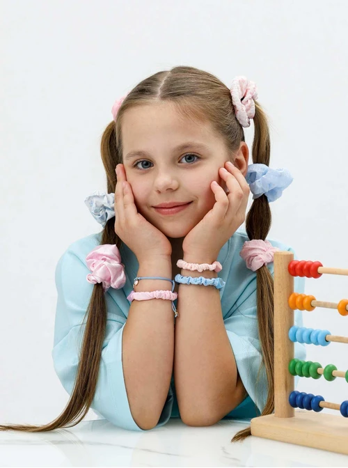 Zestaw gumek do włosów typu scrunchie, różowy O014897P00