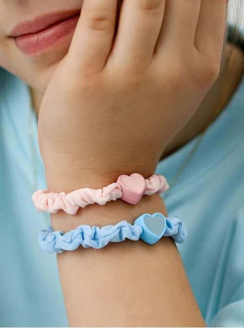 Zestaw gumek do włosów typu scrunchie, serduszka O014878P00