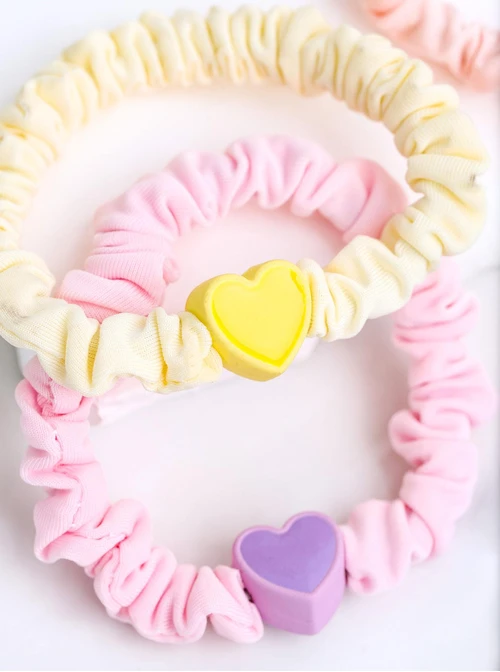 Zestaw gumek do włosów typu scrunchie, serduszka O014878P00