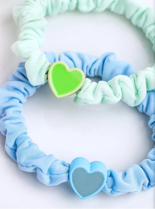 Zestaw gumek do włosów typu scrunchie, serduszka O014878P00