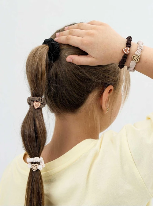 Zestaw gumek do włosów typu scrunchie, serduszka O014879P00