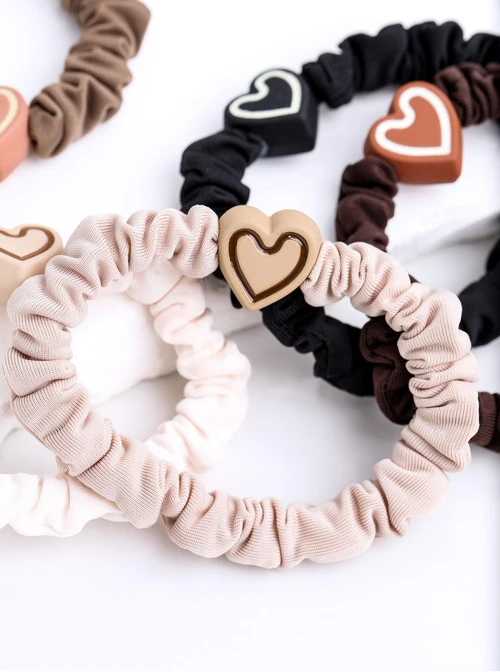 Zestaw gumek do włosów typu scrunchie, serduszka O014879P00