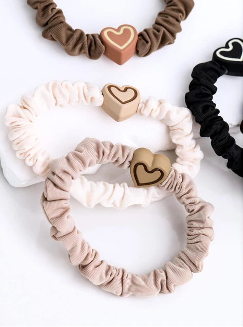 Zestaw gumek do włosów typu scrunchie, serduszka O014879P00