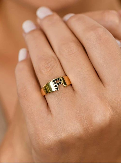 Pierścionek litera P, złoty S4V70485