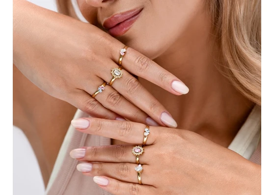 Biżuteria, która podkręci manicure – na jakie dodatki postawić?