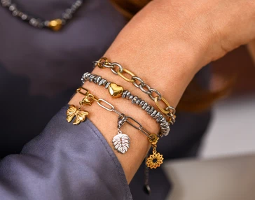 Stylowe bransoletki ze stali chirurgicznej - trendy, które definiują 2026 rok