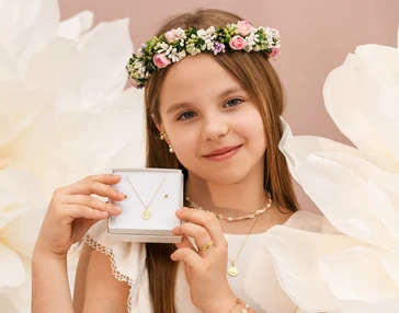 Prezent na Pierwszą Komunię: jaką biżuterię wybrać dla dziewczynki?