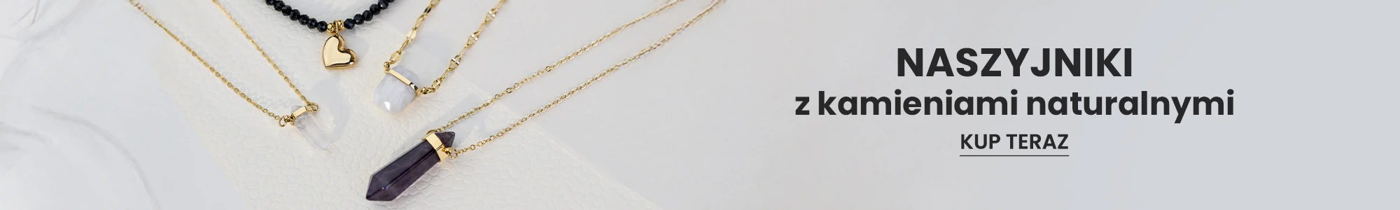 Naszyjniki z kamieniami naturalnymi i złotymi zawieszkami na jasnym tle. Przycisk: Kup teraz.