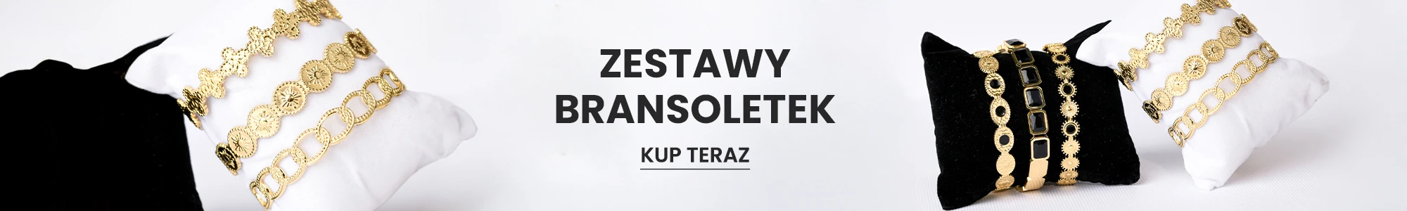 Zestawy złotych bransoletek na czarnych i białych poduszkach – elegancka biżuteria na jasnym tle z napisem Kup teraz