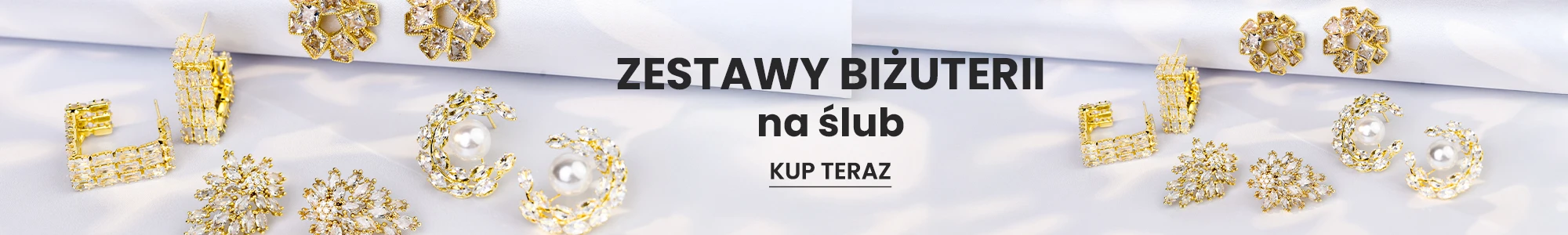 Zestaw biżuterii na ślub - złote kolczyki z perłą. Przycisk: Kup teraz.